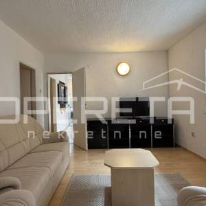 Kuća s dva stana, garažom i 3 min od mora, Rovanjska, 144 m2