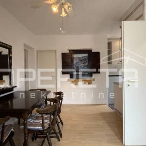 Kuća s dva stana, garažom i 3 min od mora, Rovanjska, 144 m2