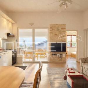 Kuća s dva stana, garažom i 3 min od mora, Rovanjska, 144 m2