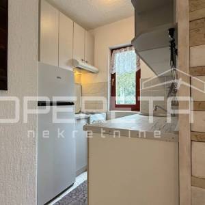 Kuća s dva stana, garažom i 3 min od mora, Rovanjska, 144 m2