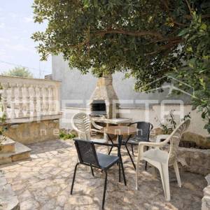 Kuća s dva stana, garažom i 3 min od mora, Rovanjska, 144 m2