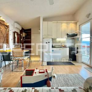 Kuća s dva stana, garažom i 3 min od mora, Rovanjska, 144 m2