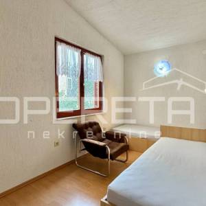 Kuća s dva stana, garažom i 3 min od mora, Rovanjska, 144 m2