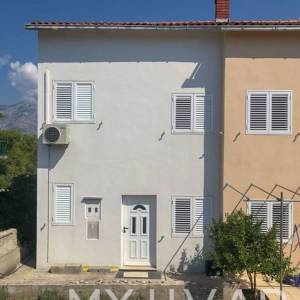 Kuća s pogledom na more u Sućurju