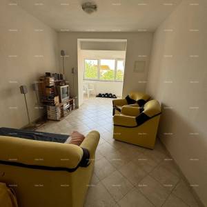 Kuća s pomoćnim objektom. Medulin. Centar.