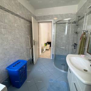 Kuća s pomoćnim objektom. Medulin. Centar.