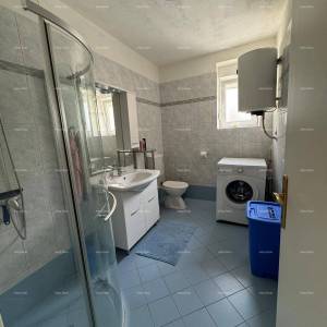 Kuća s pomoćnim objektom. Medulin. Centar.