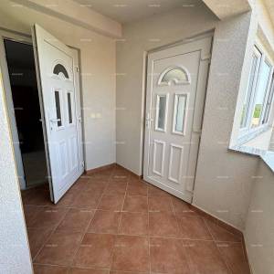 Kuća s pomoćnim objektom. Medulin. Centar.