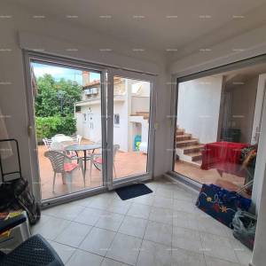 Kuća s pomoćnim objektom. Medulin. Centar.