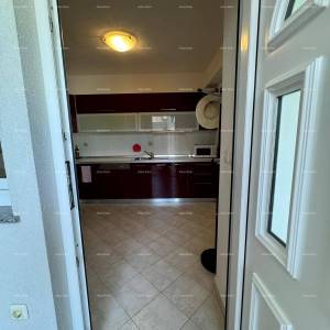 Kuća s pomoćnim objektom. Medulin. Centar.