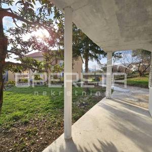 Kuća s potencijalom, Katuni, Šestanovac