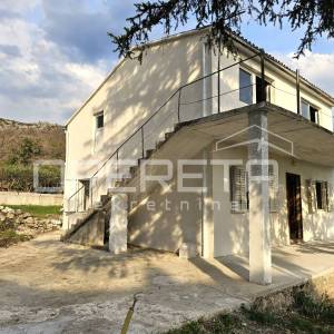 Kuća s potencijalom, Katuni, Šestanovac