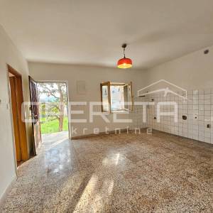 Kuća s potencijalom, Katuni, Šestanovac