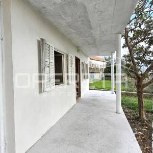 Kuća s potencijalom, Katuni, Šestanovac