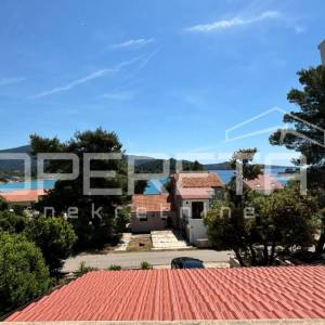 Kuća s potencijalom –  Uvala Gradina, 100 m od mora, Vela Luka