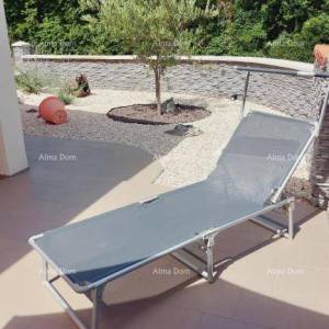 Kuća s prekrasnim pogledom na planine, terasa, vrt, roštilj i privatni parking.