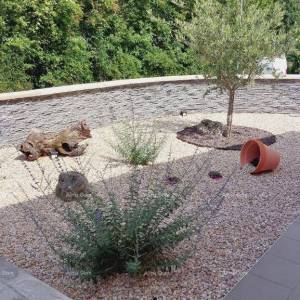 Kuća s prekrasnim pogledom na planine, terasa, vrt, roštilj i privatni parking.