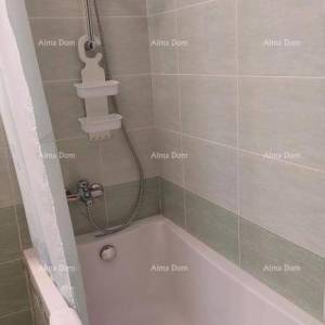 Kuća s prekrasnim pogledom na planine, terasa, vrt, roštilj i privatni parking.