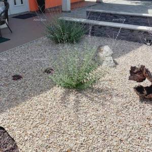 Kuća s prekrasnim pogledom na planine, terasa, vrt, roštilj i privatni parking.