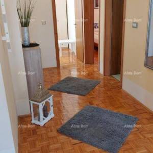 Kuća s prekrasnim pogledom na planine, terasa, vrt, roštilj i privatni parking.