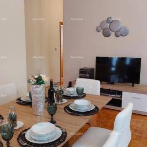 Kuća s prekrasnim pogledom na planine, terasa, vrt, roštilj i privatni parking.