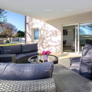 Kuća sa 3 Stana i velikom vrtom u Ližnjanu