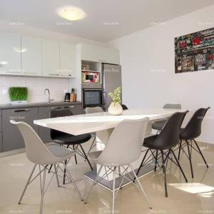 Kuća sa 3 Stana i velikom vrtom u Ližnjanu