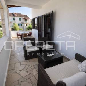 Kuća sa očaravajućim pogledom na more, 200 m2, Supetar, Brač