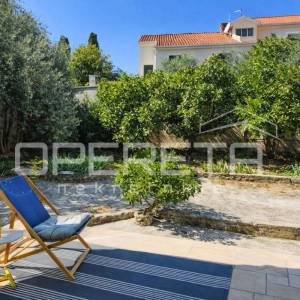 Kuća sa očaravajućim pogledom na more, 200 m2, Supetar, Brač