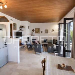 Kuća sa očaravajućim pogledom na more, 200 m2, Supetar, Brač