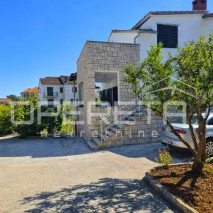 Kuća sa očaravajućim pogledom na more, 200 m2, Supetar, Brač