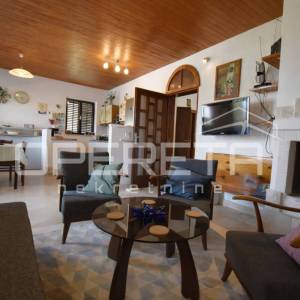 Kuća sa očaravajućim pogledom na more, 200 m2, Supetar, Brač