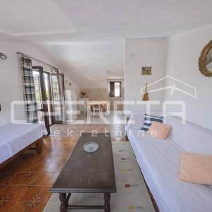 Kuća sa očaravajućim pogledom na more, 200 m2, Supetar, Brač