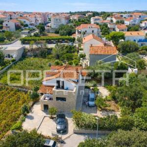 Kuća sa očaravajućim pogledom na more, 200 m2, Supetar, Brač