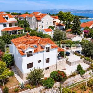 Kuća sa očaravajućim pogledom na more, 200 m2, Supetar, Brač