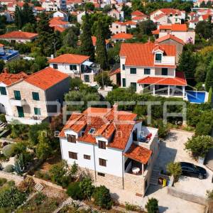 Kuća sa očaravajućim pogledom na more, 200 m2, Supetar, Brač