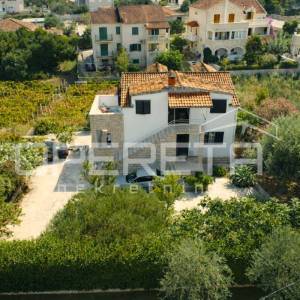 Kuća sa očaravajućim pogledom na more, 200 m2, Supetar, Brač