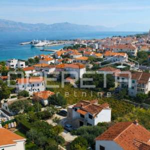 Kuća sa očaravajućim pogledom na more, 200 m2, Supetar, Brač