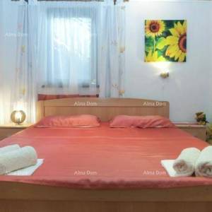 KUĆA SA TRI  APARTMANA,  MEDULIN