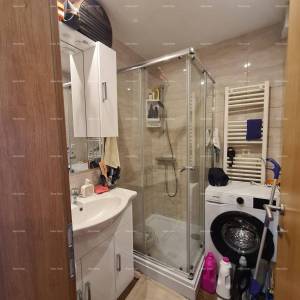 KUĆA SA TRI  APARTMANA,  MEDULIN