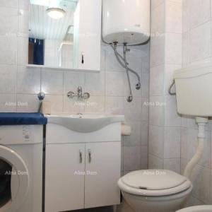 KUĆA SA TRI  APARTMANA,  MEDULIN