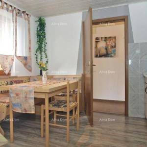 KUĆA SA TRI  APARTMANA,  MEDULIN