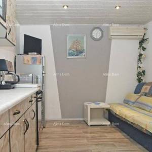 KUĆA SA TRI  APARTMANA,  MEDULIN