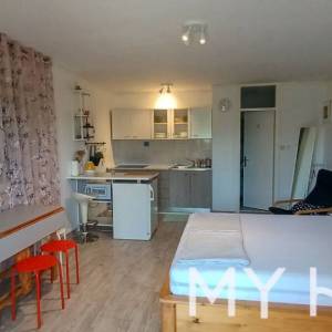 Kuća sa više stanova u Vrboskoj