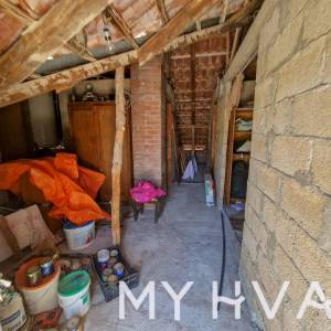 Kuća sa više stanova u Vrboskoj