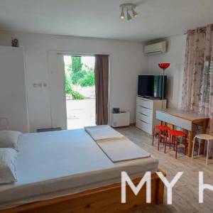 Kuća sa više stanova u Vrboskoj