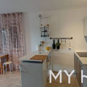 Kuća sa više stanova u Vrboskoj