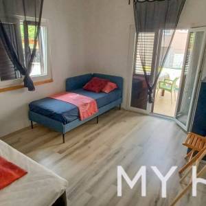 Kuća sa više stanova u Vrboskoj