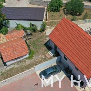 Kuća sa više stanova u Vrboskoj