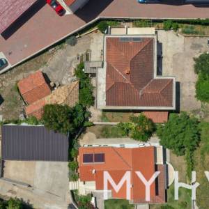 Kuća sa više stanova u Vrboskoj